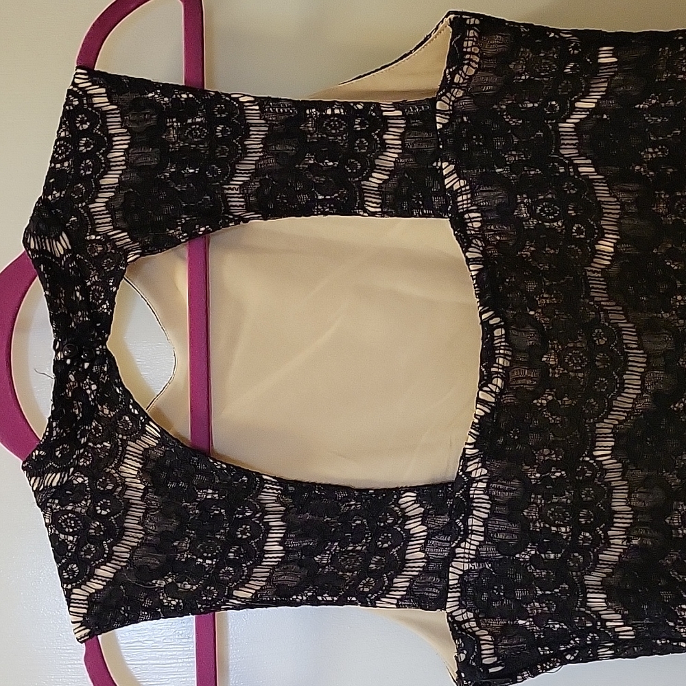City Triangles Dress - Picture 3 of 4